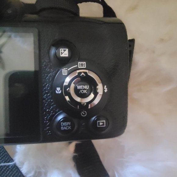 Fujifilm FINEPIX S4250WM S-Series 24X Digital Camera - Picture 5 of 7